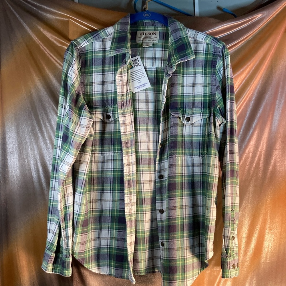Women’s med Filson plaid button down shirt.‎ 38” chest. Super soft F
